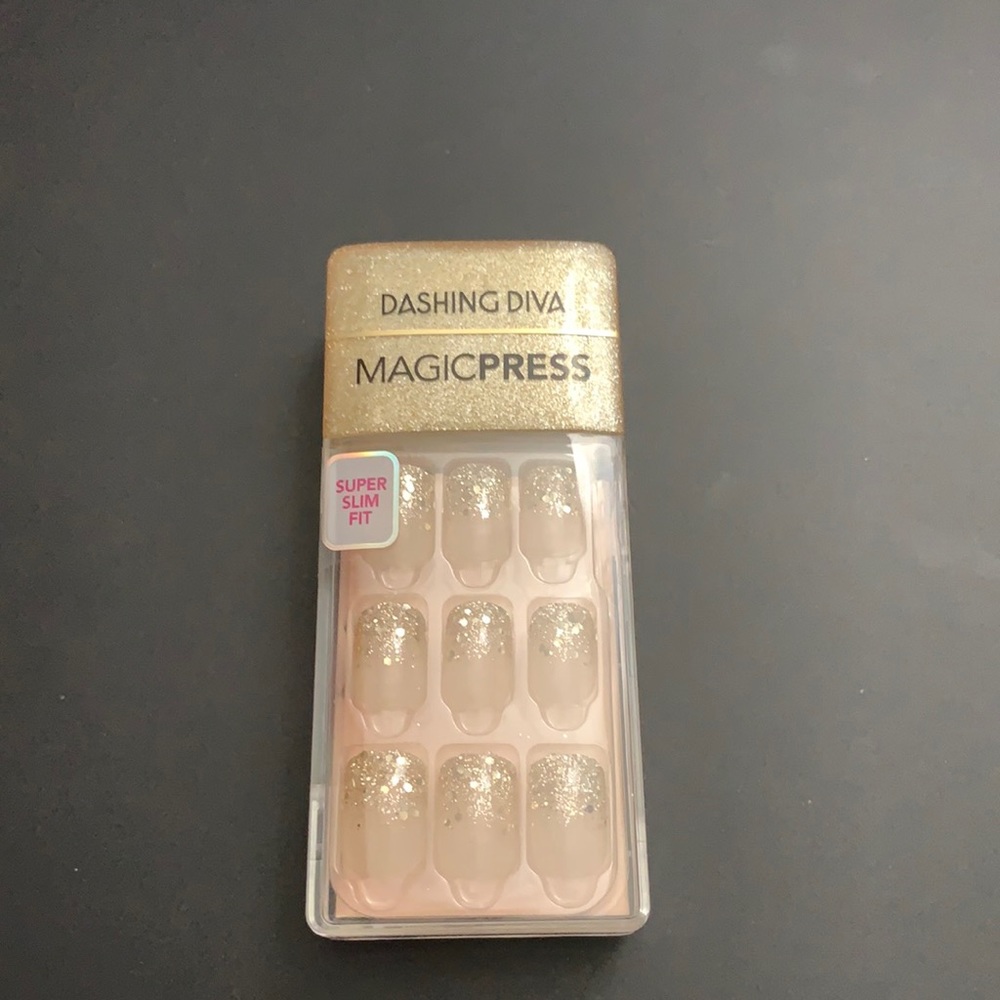 Dashing Diva • Press On Nails